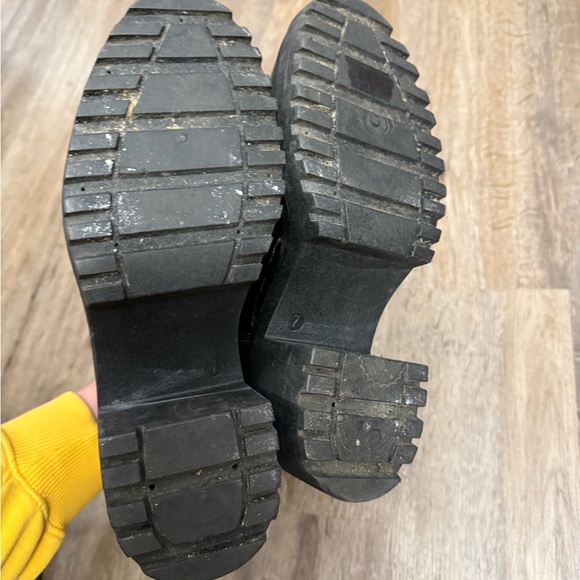 Diba • Platform Pull On Boots - Picture 7 of 9